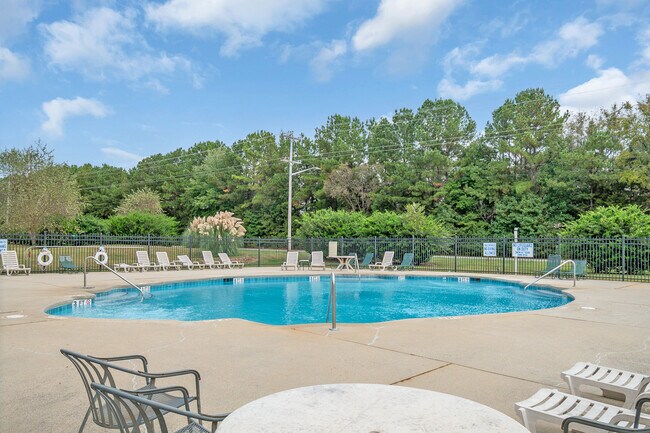 Building Photo - 558 Calen Ln