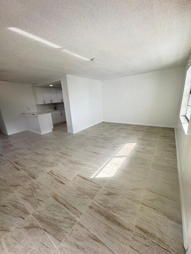 Building Photo - 266 Burgundy Ave