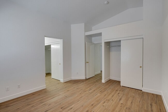 Building Photo - Charming Single-Story in Silverado Ranch!