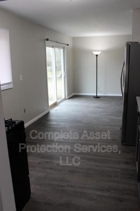 Building Photo - 7019 Van Buren Ln