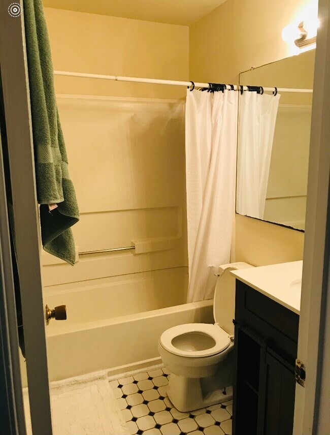 Building Photo - 102 Calhoun St