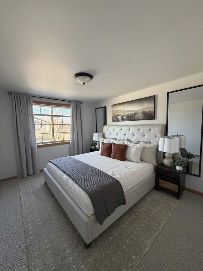 Building Photo - 574 Killarney St