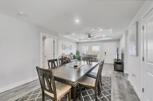 Building Photo - 12025 Saragossa Ln