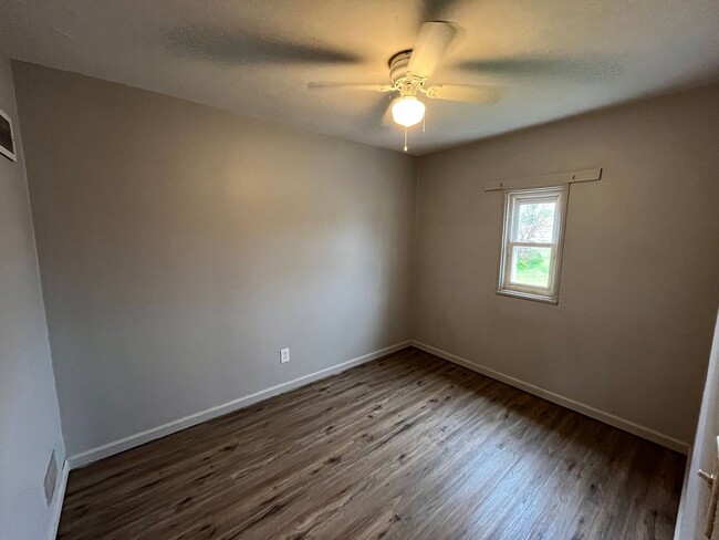 Building Photo - 53 E Rosewood Dr