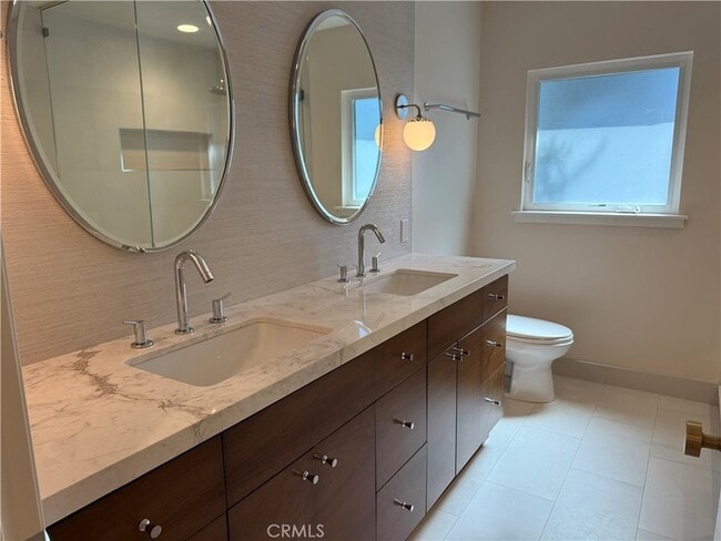 Building Photo - 940 Crestview Dr