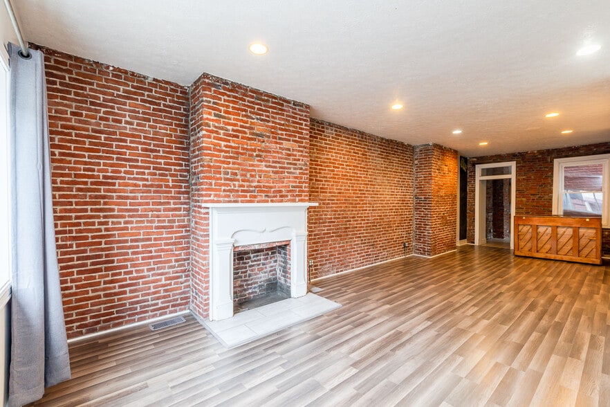 Building Photo - 132 S 20th St