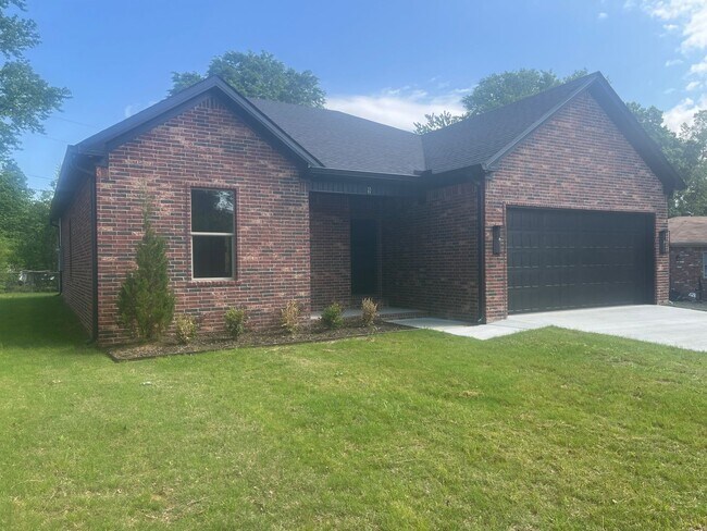 Building Photo - New construction mins from LRAFB