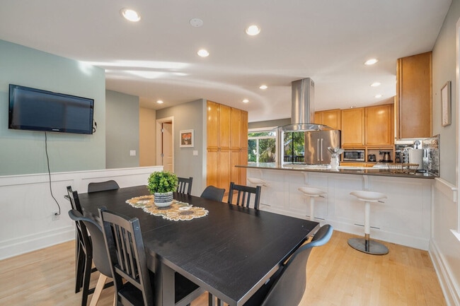 Building Photo - 4224 Francis Ave N