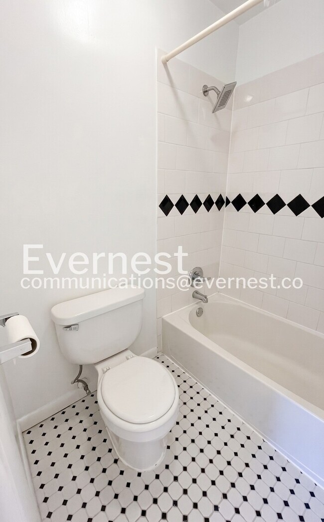 Building Photo - 2325 McClellan Ct