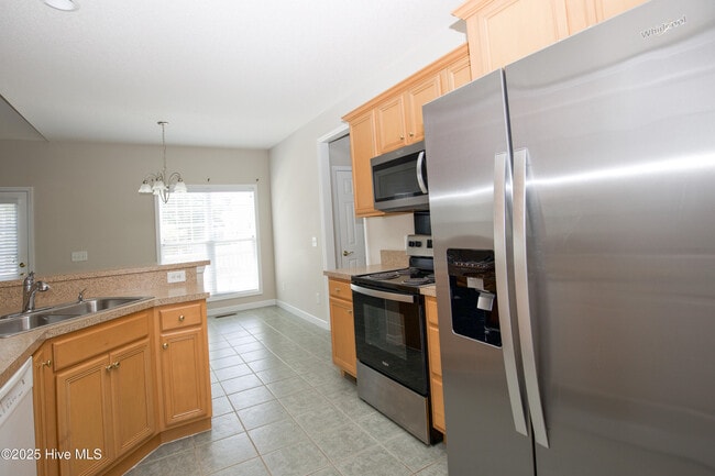Building Photo - 102 Newington Way