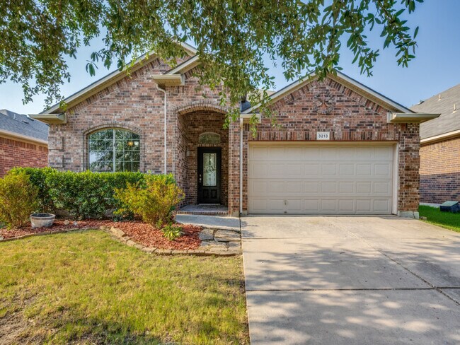 Building Photo - 3213 Hornbeam St