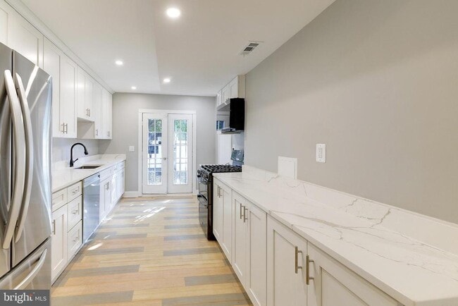 Building Photo - 1393 F St NE