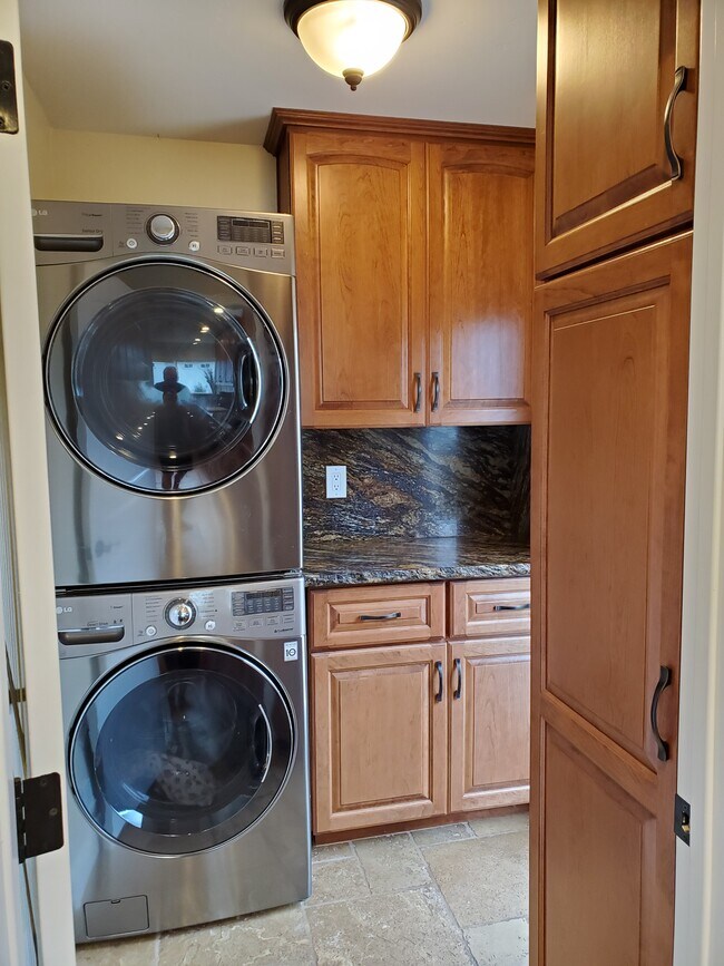 laundry room - 2461 Fire Mountain Dr