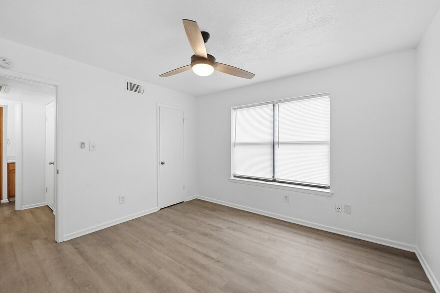Building Photo - 1410 S Elizabeth Ave