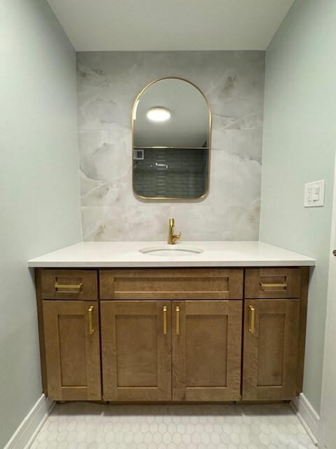 Bathroom - 3930 N Pine Grove Ave