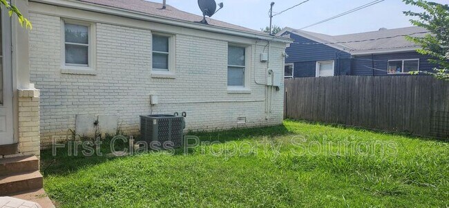 Building Photo - 407 E Rickenbacker Dr