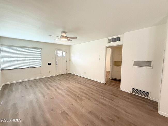 Building Photo - 58 W Encanto Blvd