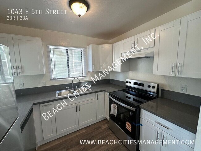 Building Photo - 1043 E 5th St