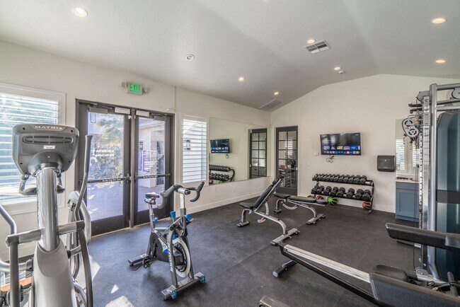 Building Photo - Flexible lease options! Spacious Townhome in Washington