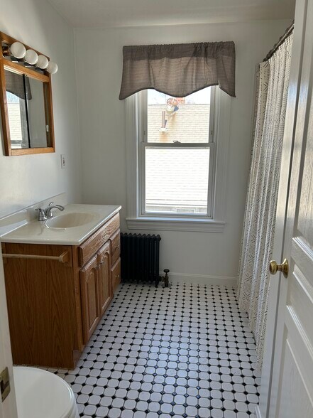 bathroom - 182 Palmer St