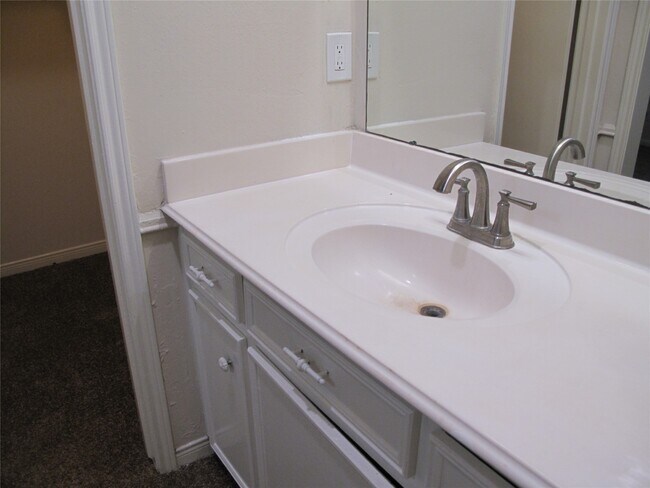 Building Photo - 6906 Sandy Knolls Dr