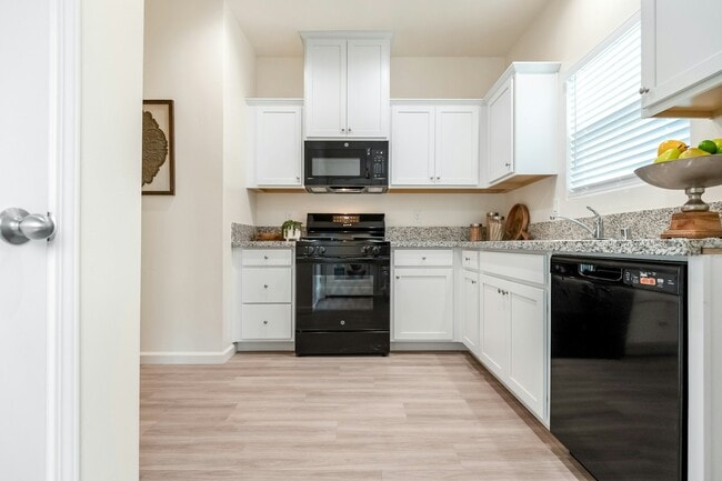 Building Photo - 6 S Emerald Ct