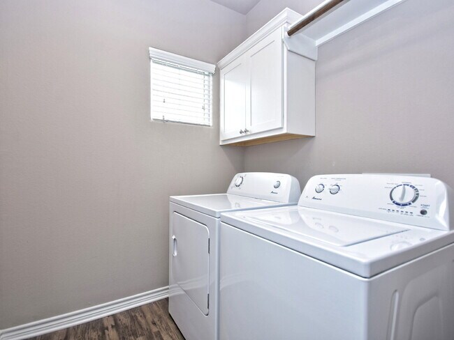 Building Photo - 3503 Summerway Dr