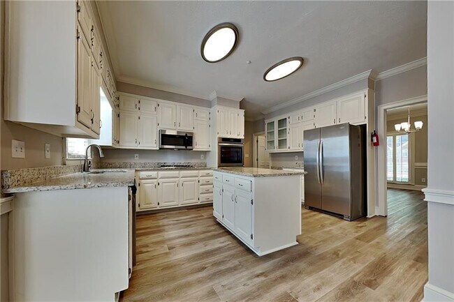 Building Photo - 1231 Kelvington Way SW