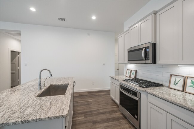 Building Photo - 1613 Sunbend Ln