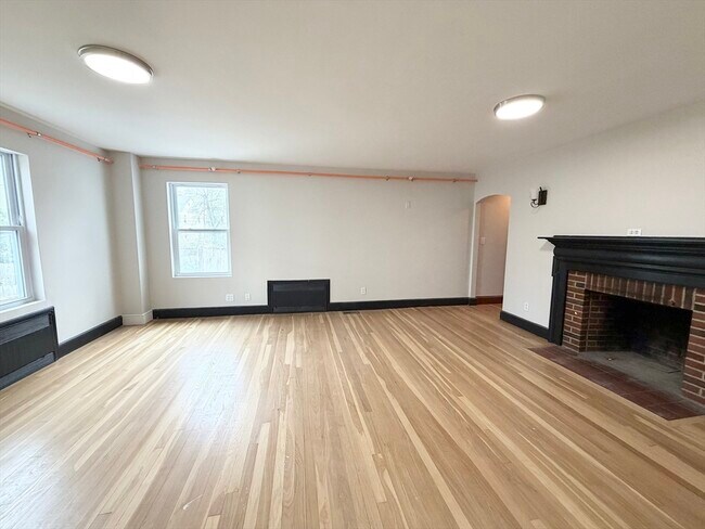 Building Photo - 3 1/2 Buffum St