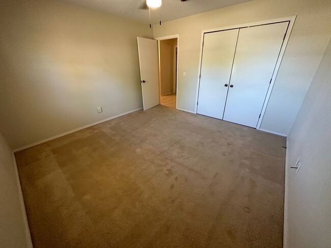 Building Photo - 3/2/2 on culdesac, close to park!