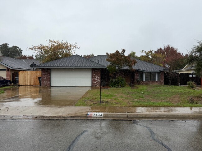 Primary Photo - 2134 E Iris Ave