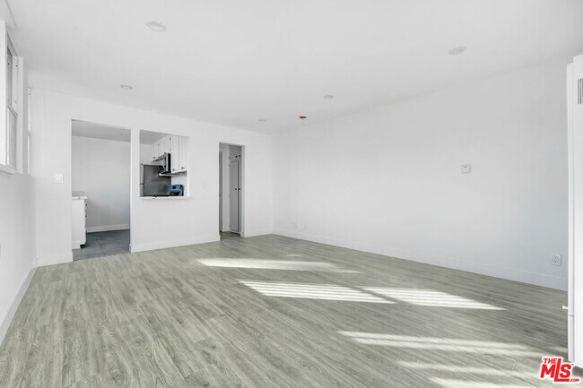 Building Photo - 317 S Kenmore Ave