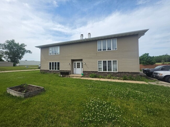 Building Photo - 1008 Bridgit Ct SE