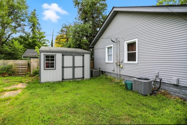 Building Photo - 1227 Wallace Ave