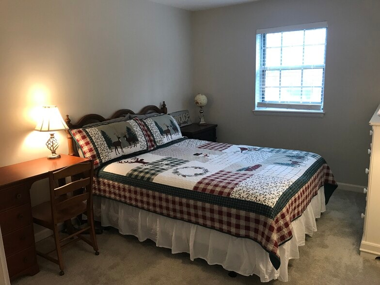 Bedroom 3 - 5813 Nottoway Ct