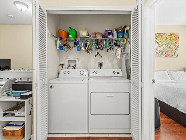 Building Photo - 8128 NW 108th Ct