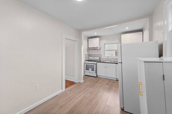 Building Photo - 2215 N Wood Ave