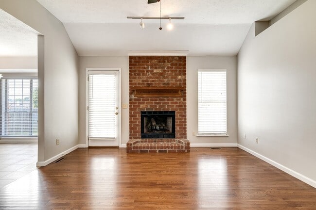 Building Photo - 133 Cloverfield Ct