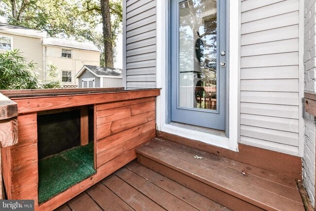 Building Photo - 1028 S Edison St