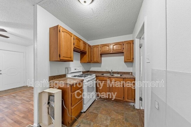 Building Photo - 511 Pecan Valley Dr