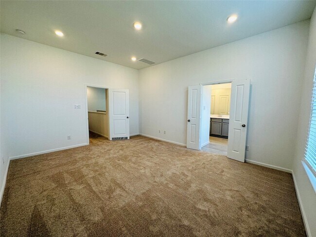 Building Photo - 4143 Champlain Wy