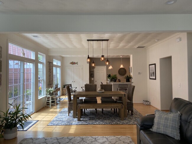 Building Photo - Sajo Farm Condo