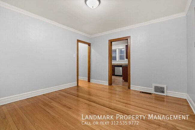 Building Photo - 4144 N Mozart St