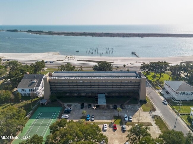 Building Photo - 520 Beach Blvd