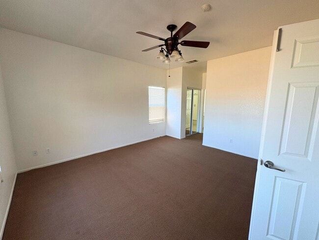 Building Photo - Spacious Home