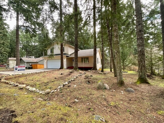 Building Photo - Beautiful 3 Bedroom, 2.5 Bath Home in Gated Clearwood Community!