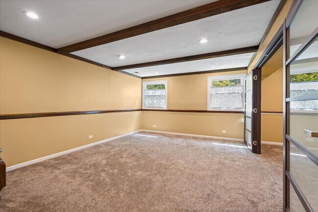 Building Photo - 371 Larchmont Ct