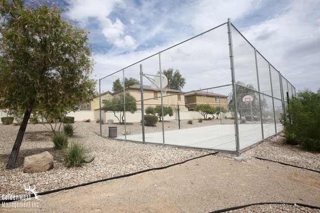 Building Photo - Gorgeous 4Bdm 2.5Ba Two Story Home in Desi...