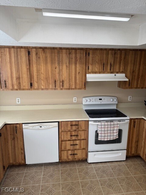 Building Photo - 4420 Santa Barbara Blvd